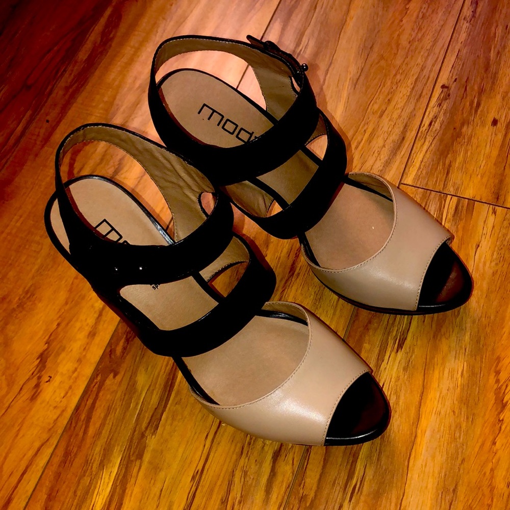 Gorgeous two tone open-toed stiletto.